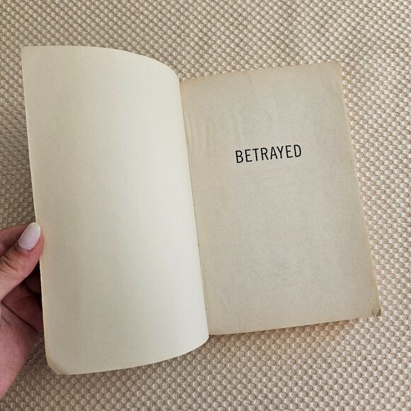 4/$25 P. C. Cast + Kristin Cast - Betrayed - Paperback - Picture 2 of 9